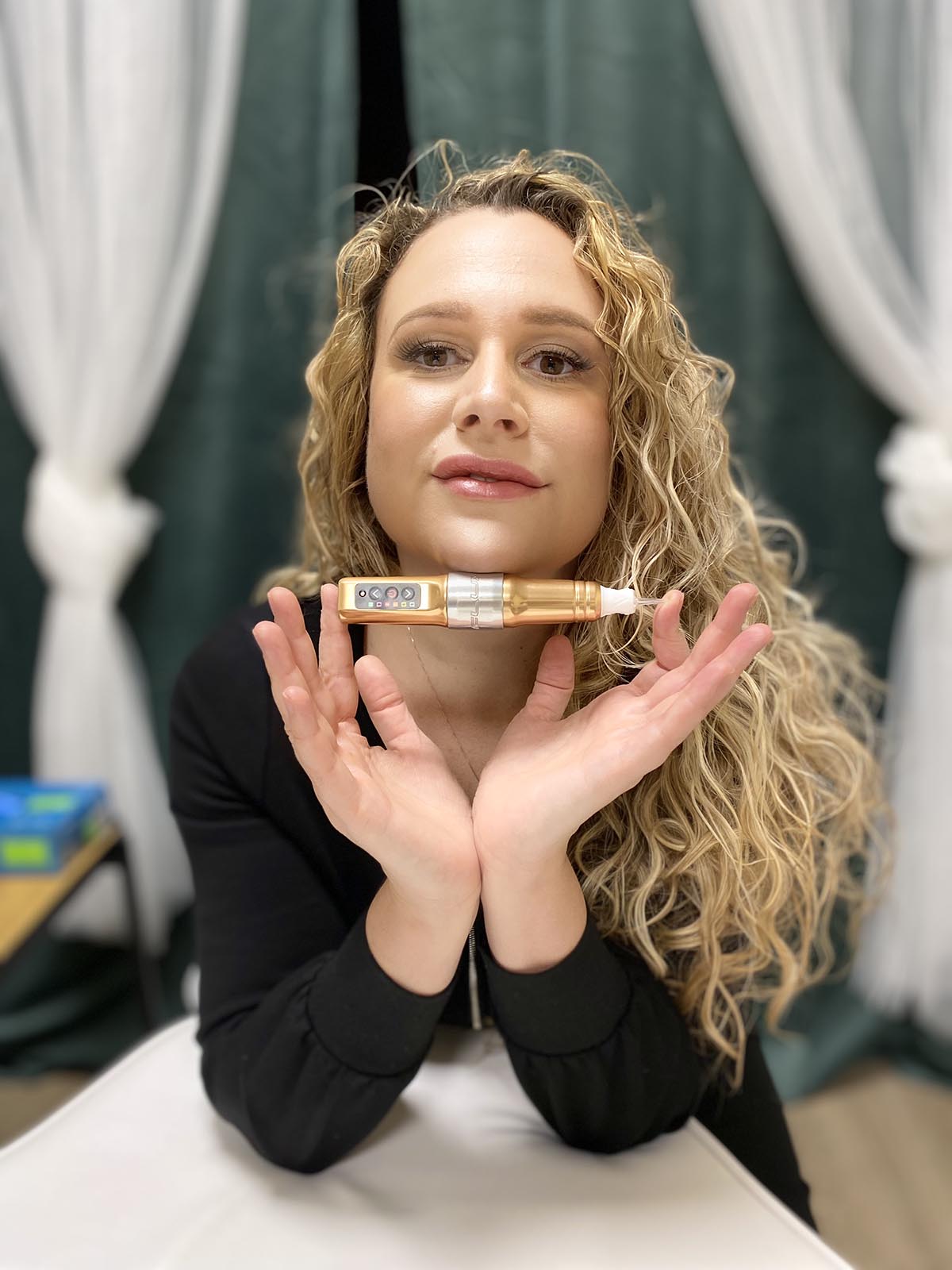 Veronika Vlková - řasy a obočí - PMU